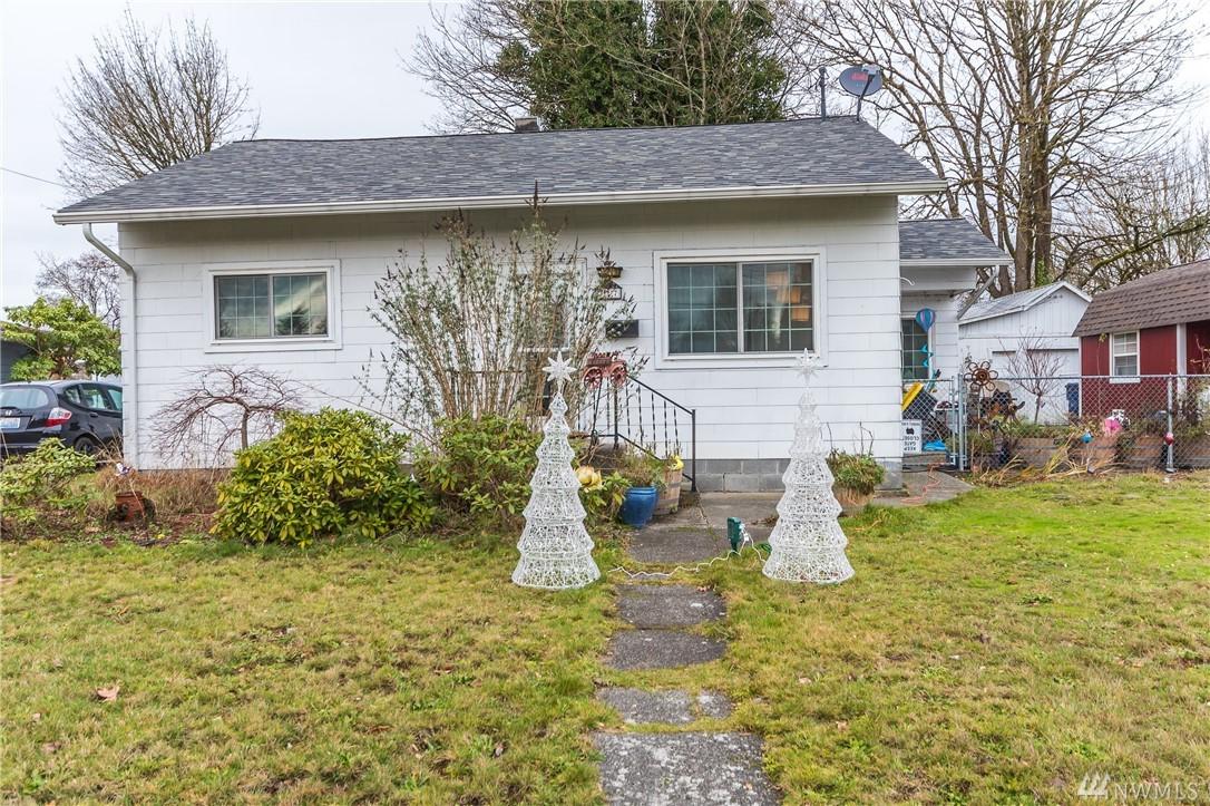 317 Burke Ave - Photo 1