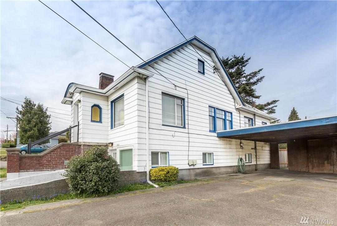 920 92nd St - Photo 1