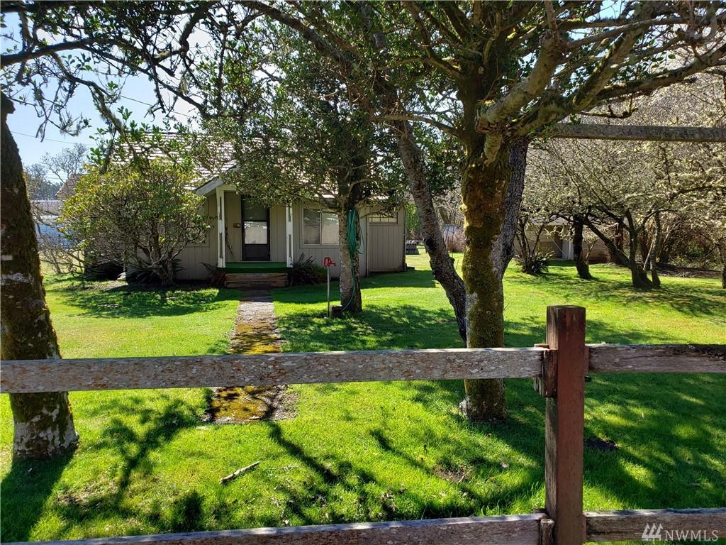 2227 Pleasant Dr - Photo 1