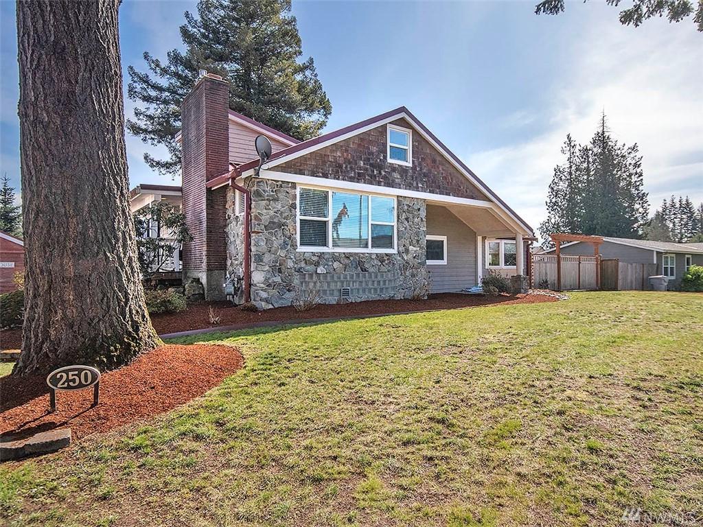 250 Jericho Ave - Photo 1
