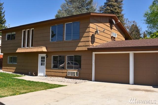 1305 Clements Cir - Photo 1