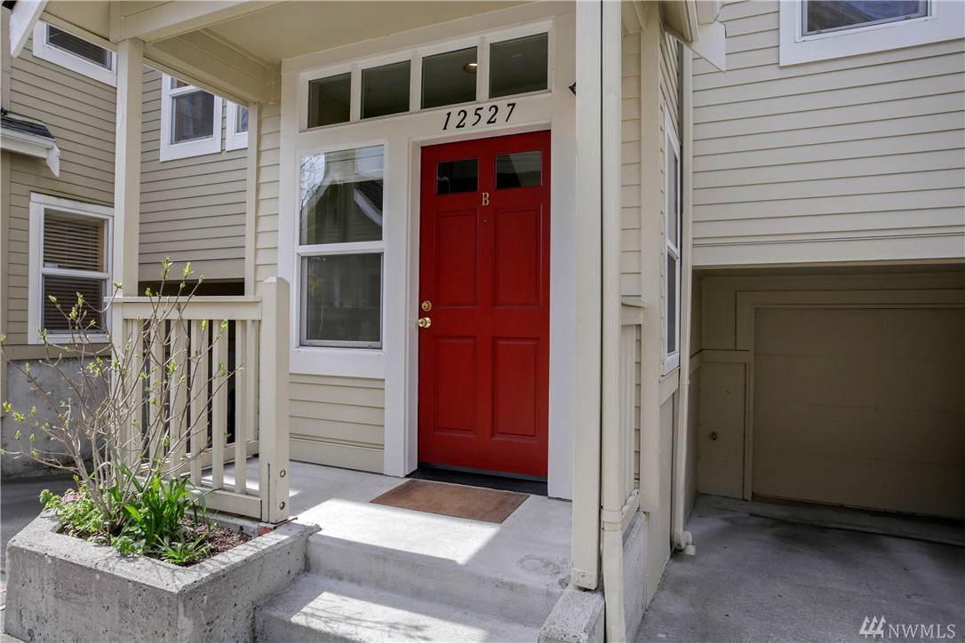 12527 27th Ave - Photo 1