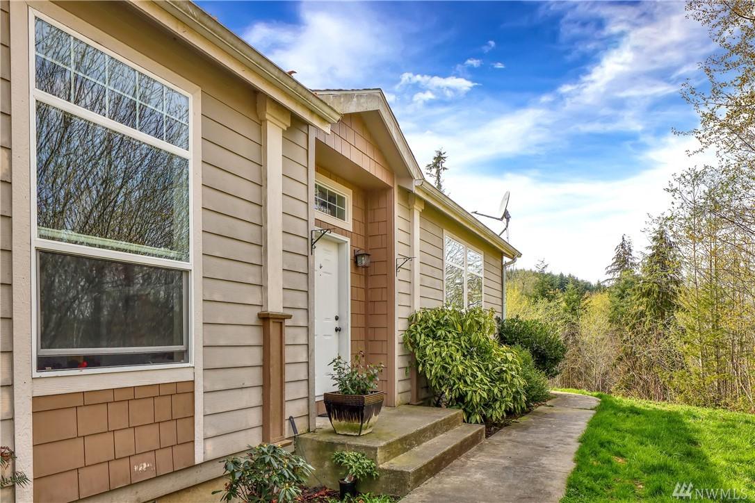 1075 Falls Dr - Photo 1