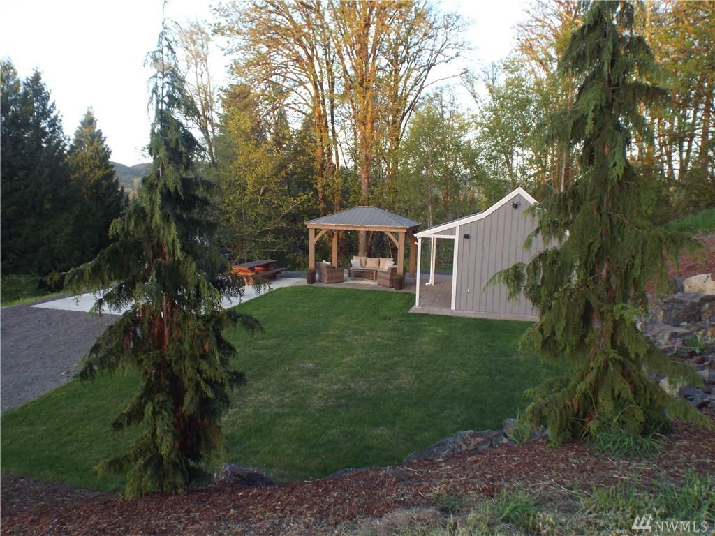 221 Lakeview Dr - Photo 1
