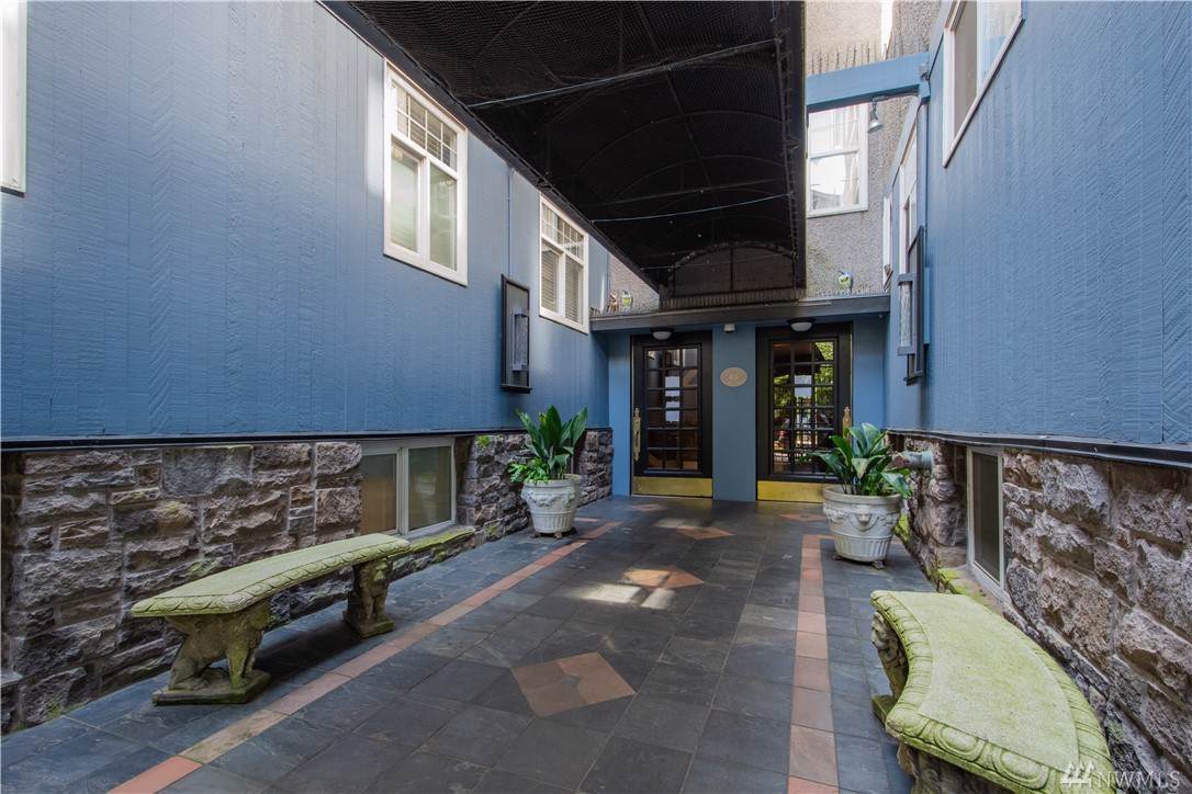 403 Terry Ave - Photo 1