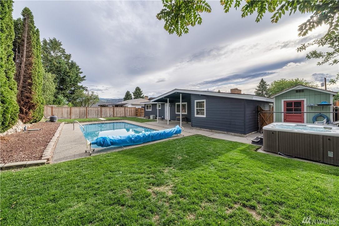 707 Jennifer Lane - Photo 1