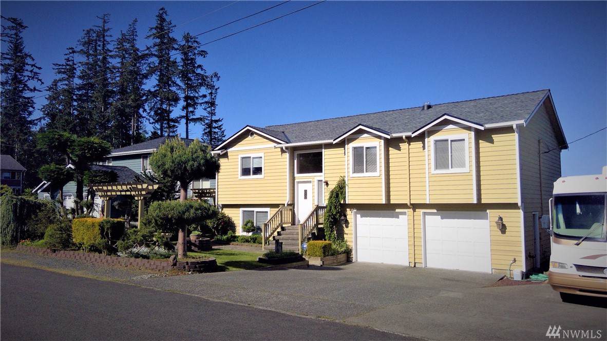 19216 94th Dr - Photo 1