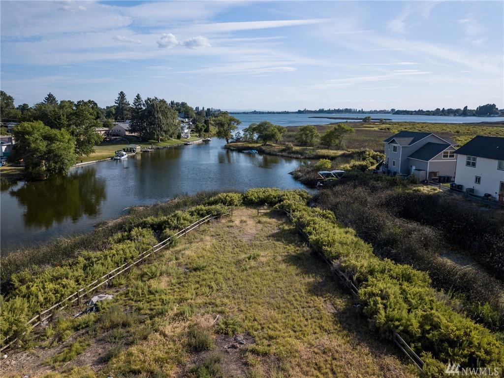 1300 Marina Dr - Photo 1