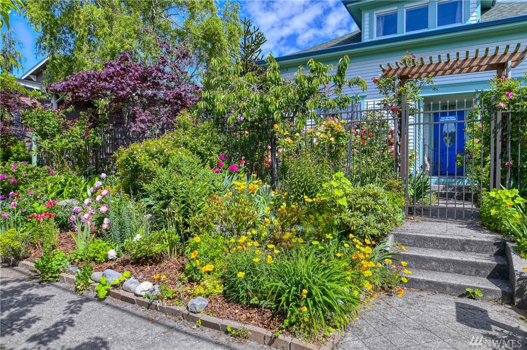 1208 5th St - Photo 1