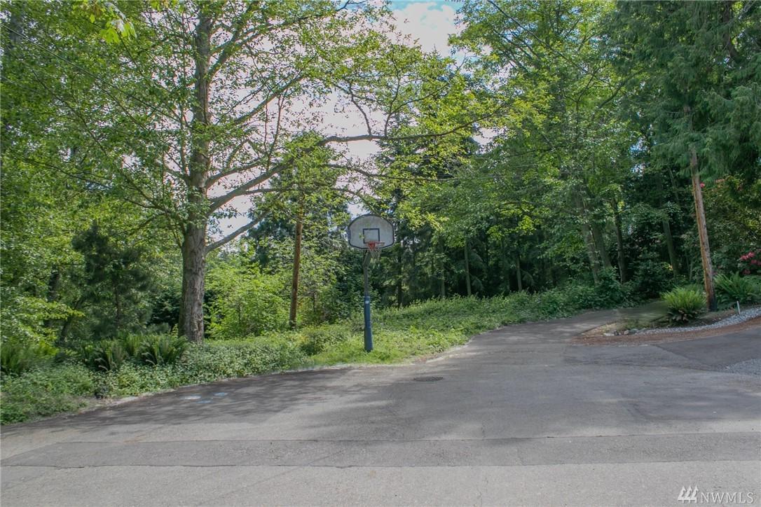38-XX 95th Ave - Photo 1