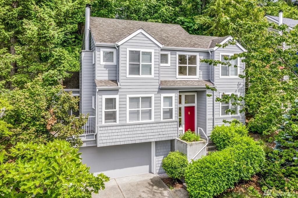 10512 111th Ave Ne - Photo 1