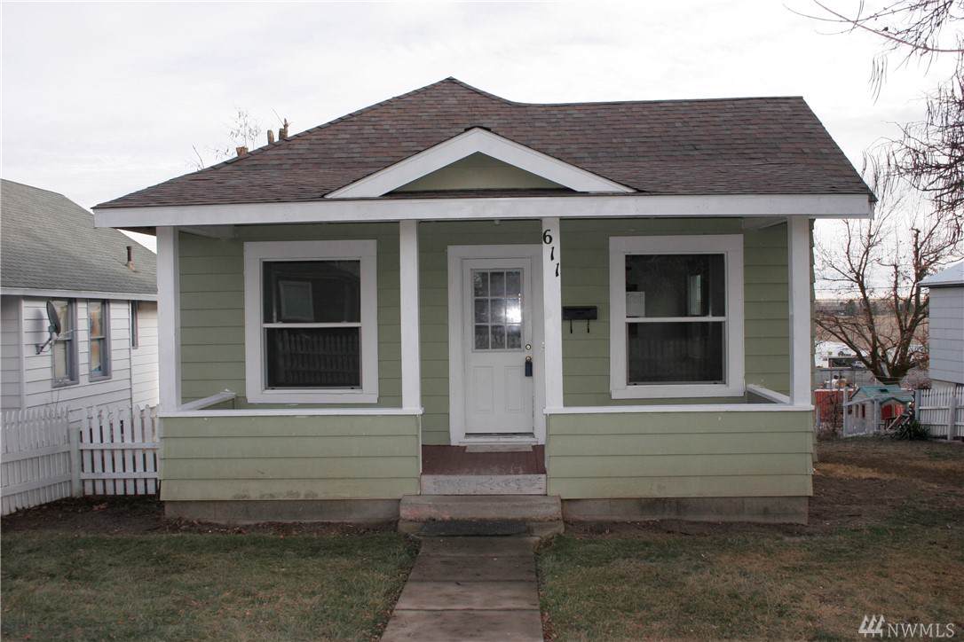 611 Main Ave - Photo 1