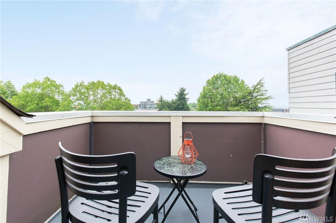 527 11th Ave - Photo 1