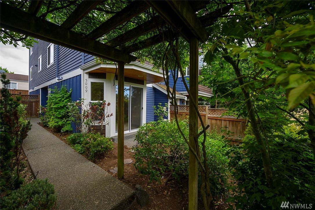 5009 Hudson St - Photo 1