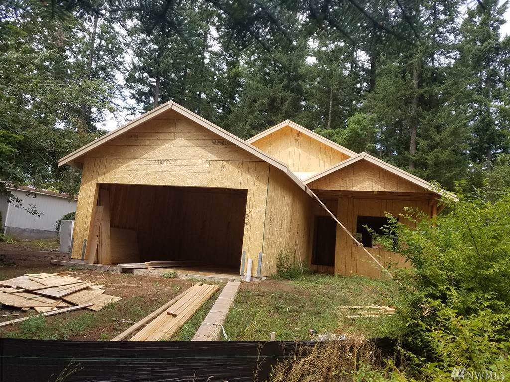 1910 Lake Dr - Photo 1