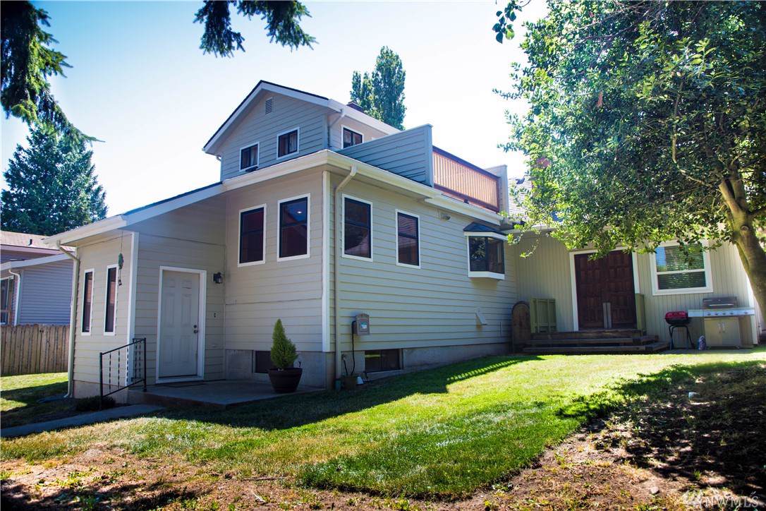 10408 California Ave - Photo 1