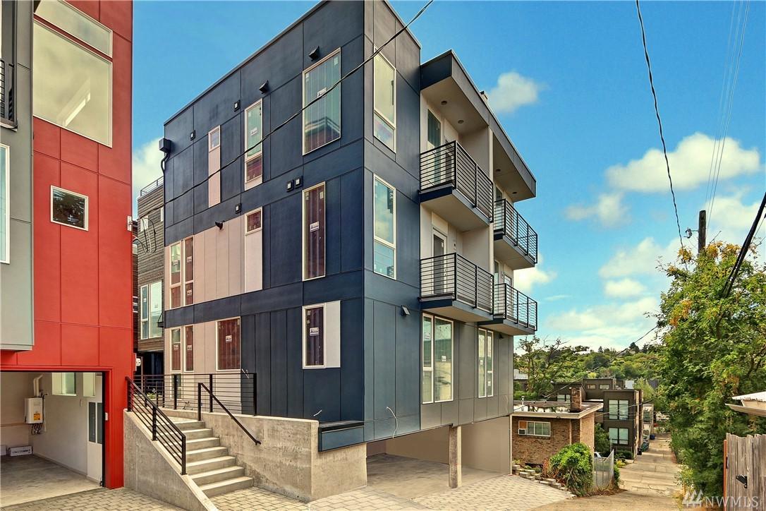 3910 Hudson St - Photo 1