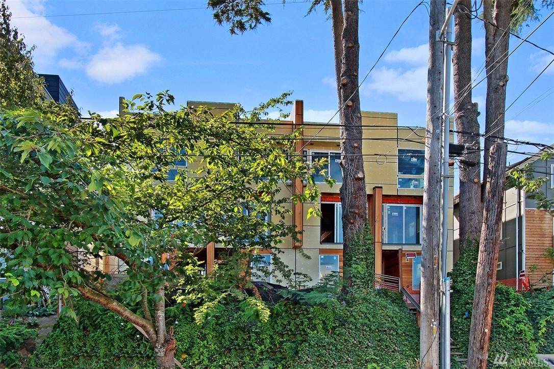 115 27th Ave - Photo 1