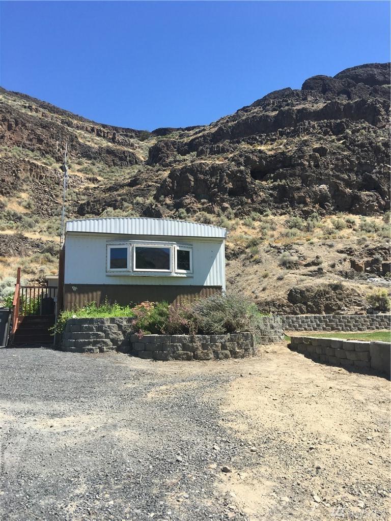 727 Section Ave - Photo 1