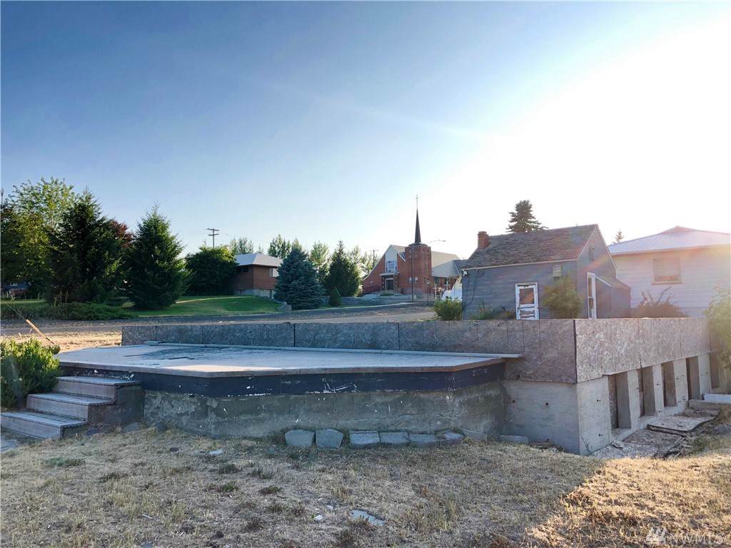 516 Broadway St - Photo 1