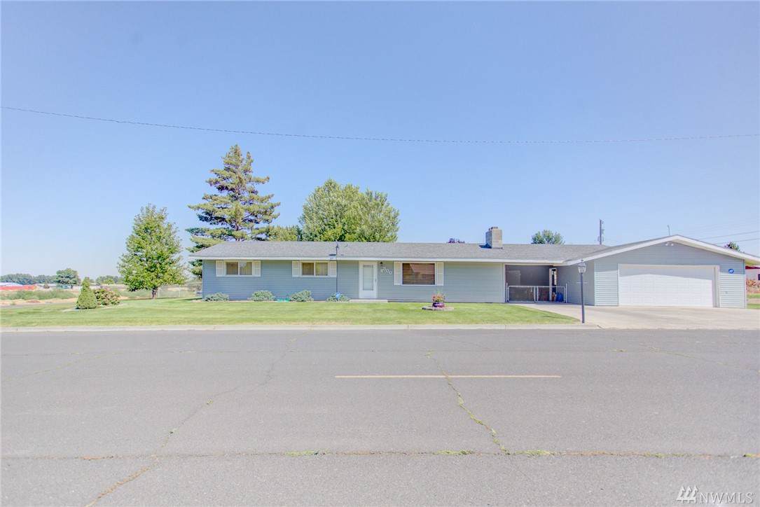 300 Spruce Ave - Photo 1
