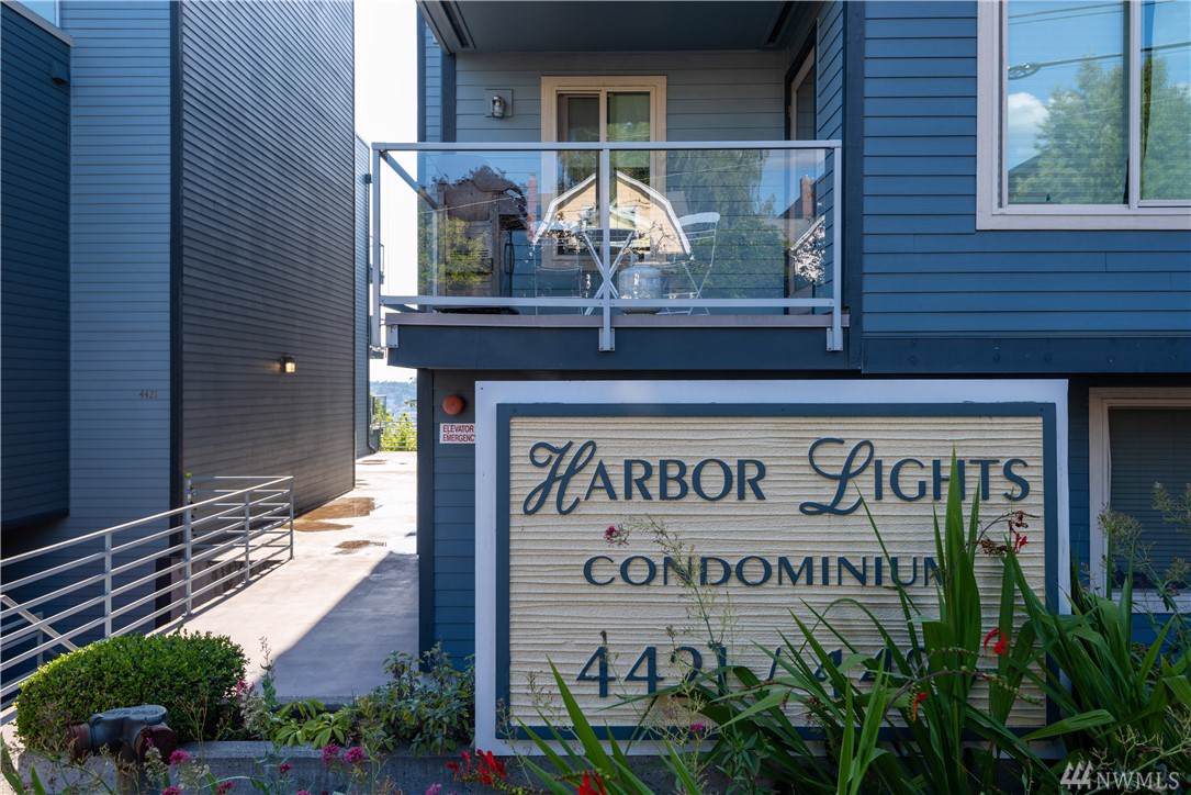 4421 Greenwood Ave - Photo 1