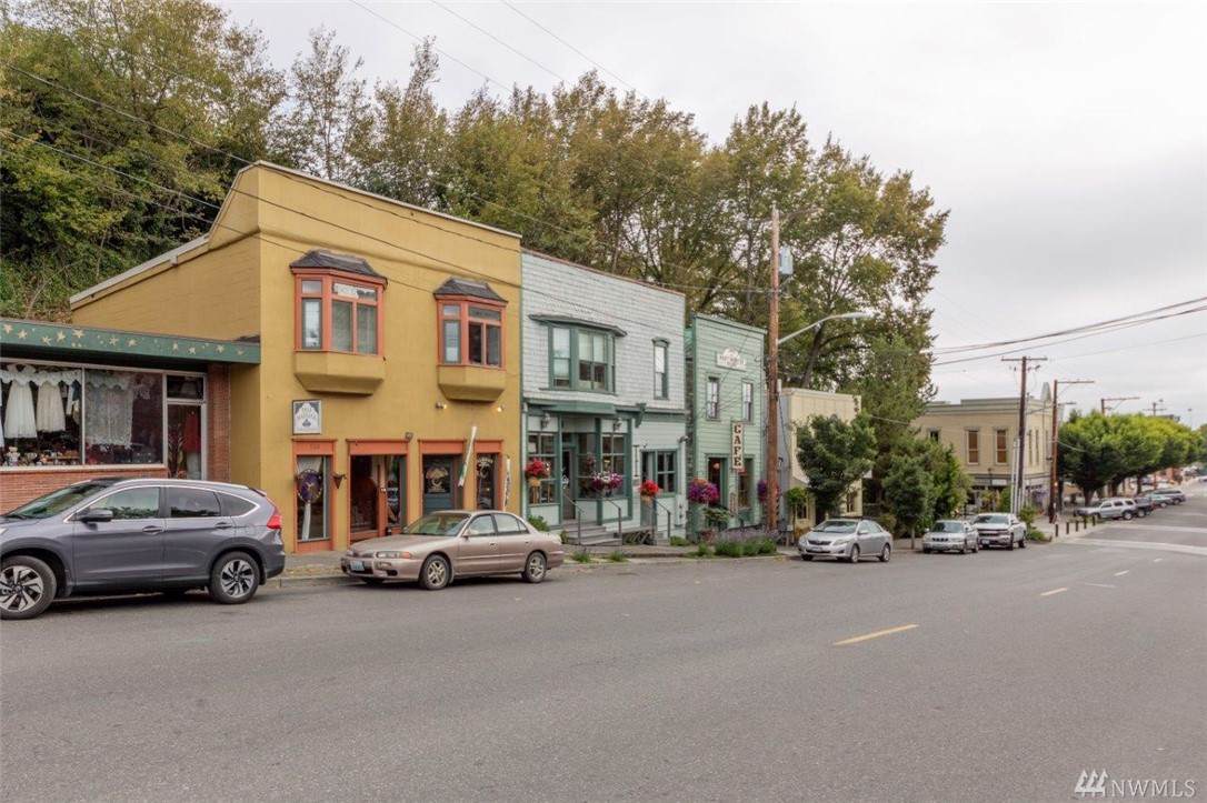 922 Washington St - Photo 1