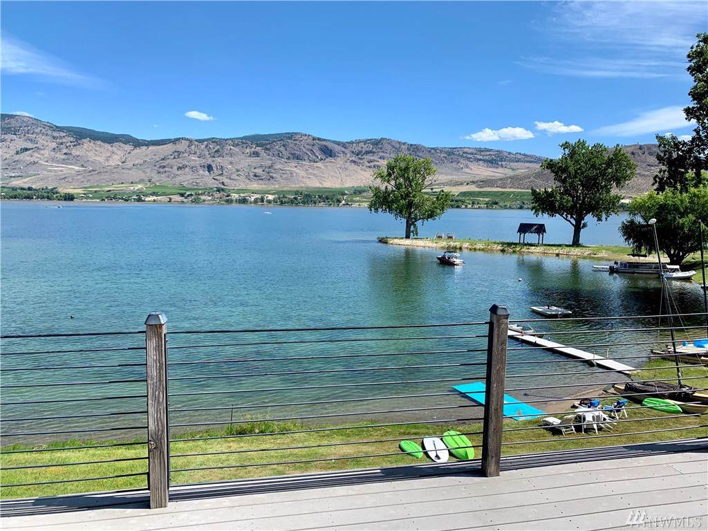 8 Lakeshore Dr - Photo 1