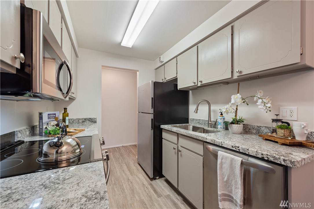 11006 68th St - Photo 1