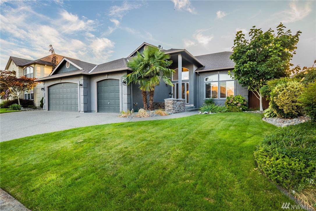 10302 183rd Ave - Photo 1