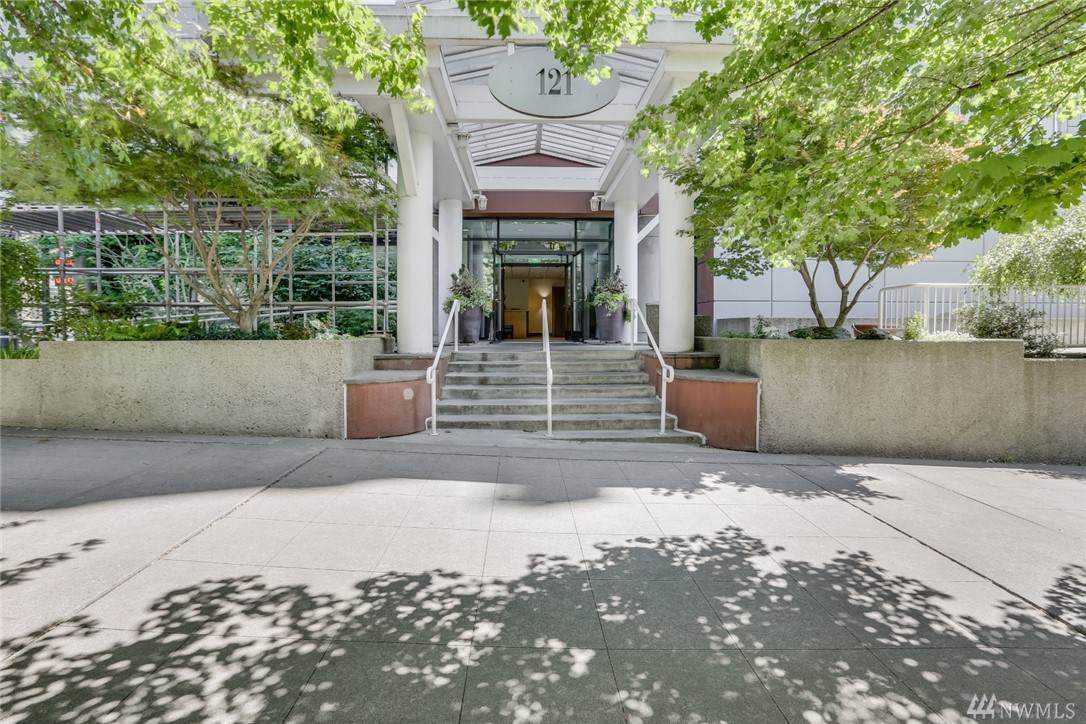 121 Vine St - Photo 1
