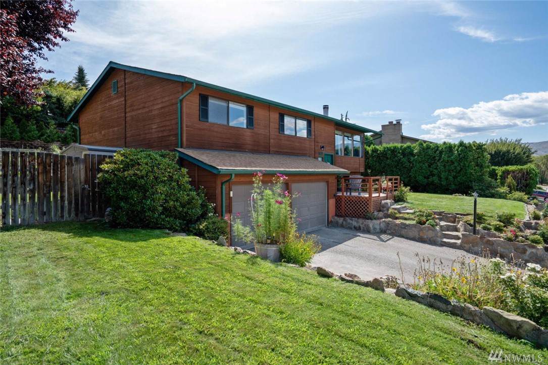 1421 Anne Ave - Photo 1