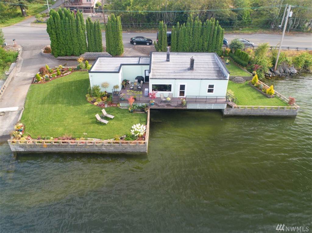 619 Bay St - Photo 1