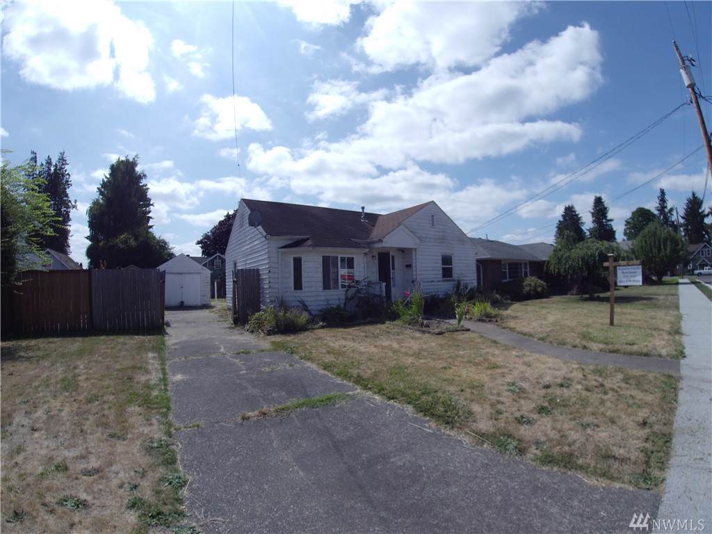 712 6th Ave - Photo 1