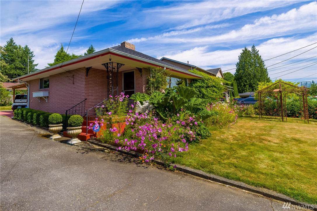 927 Van Jan St - Photo 1