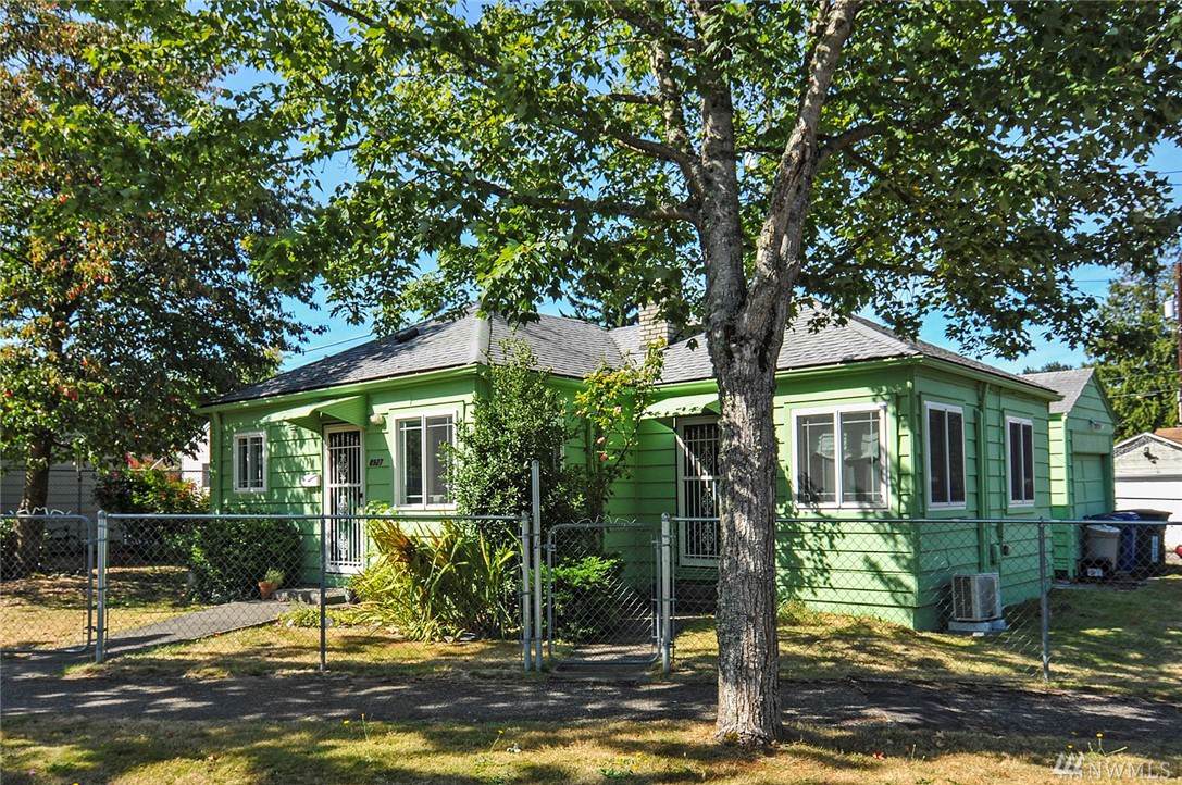 8925 Beacon Ave - Photo 1