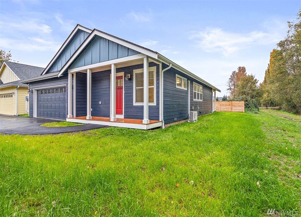 365 10th Ave - Photo 1