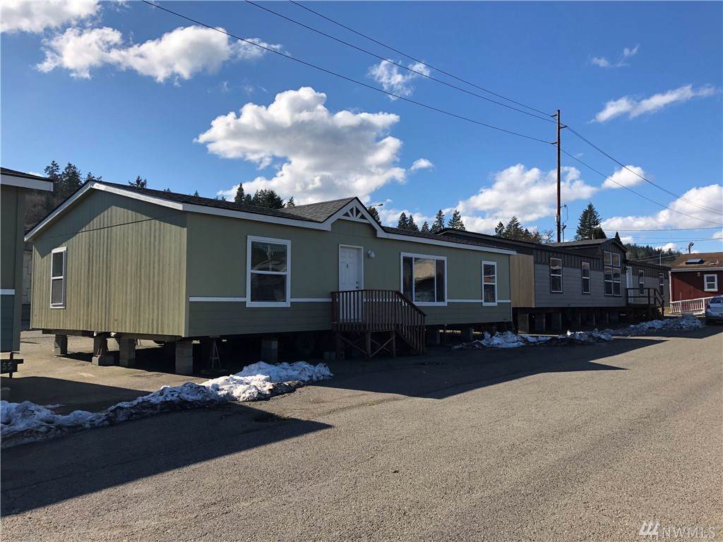 561 Lakeshore Dr - Photo 1