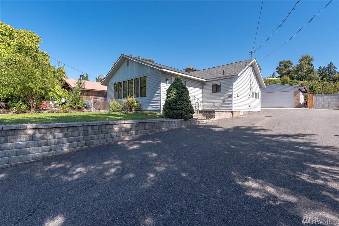 1925 Sunset Hwy - Photo 1
