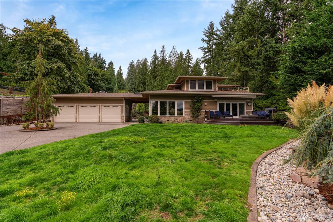 4041 Lake Sammamish Pkwy - Photo 1