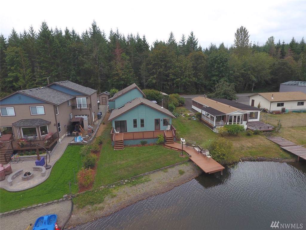 1070 Crescent Dr - Photo 1