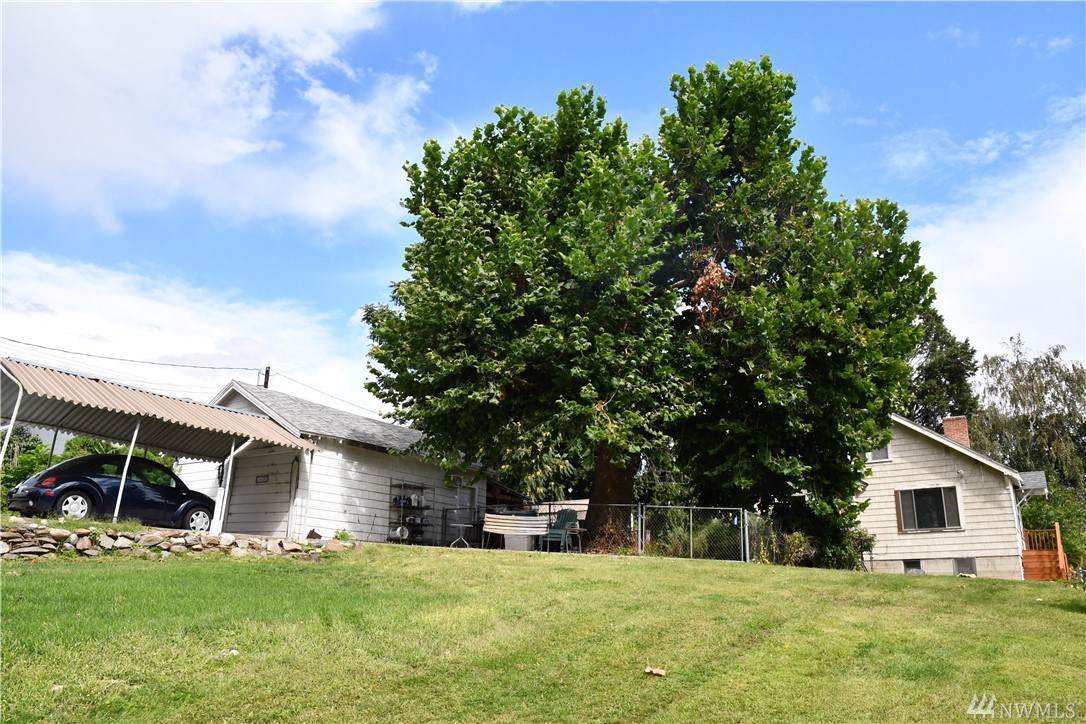 1025 Lyle Ave - Photo 1