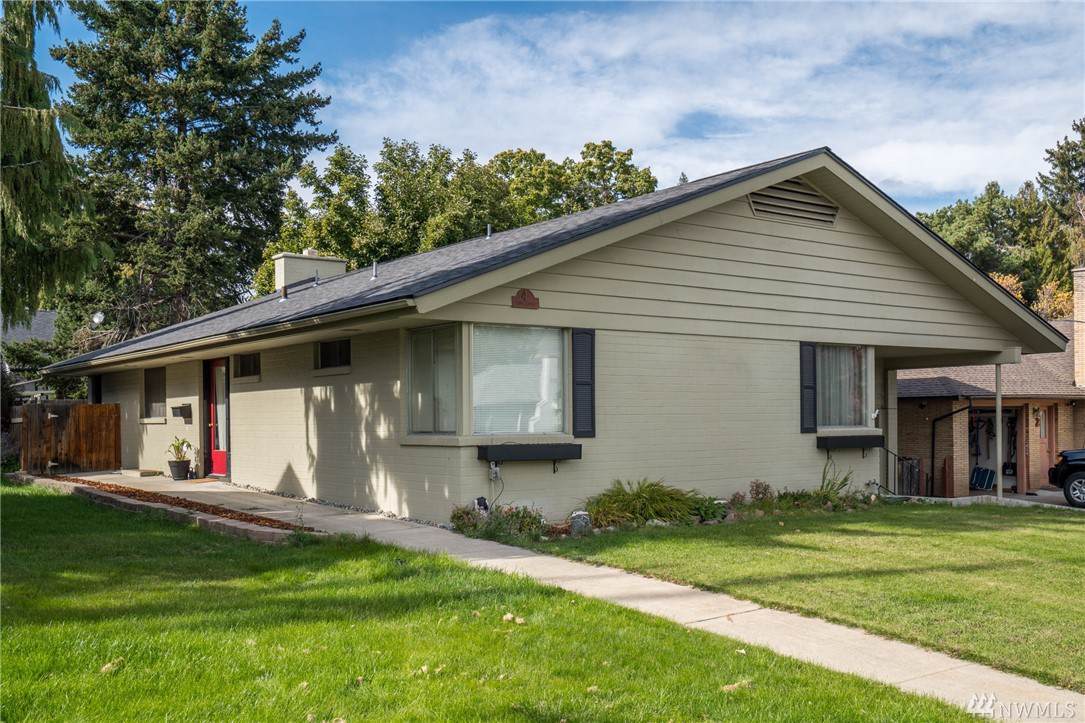 4 Garfield Ave - Photo 1