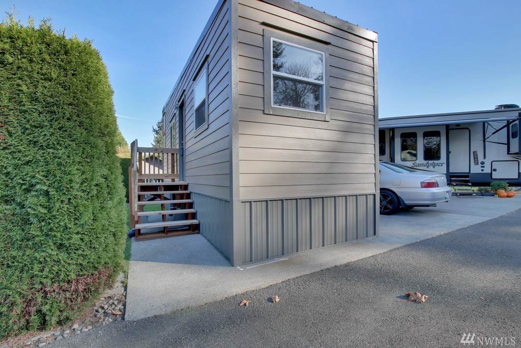 9604 Fruitland Ave - Photo 1