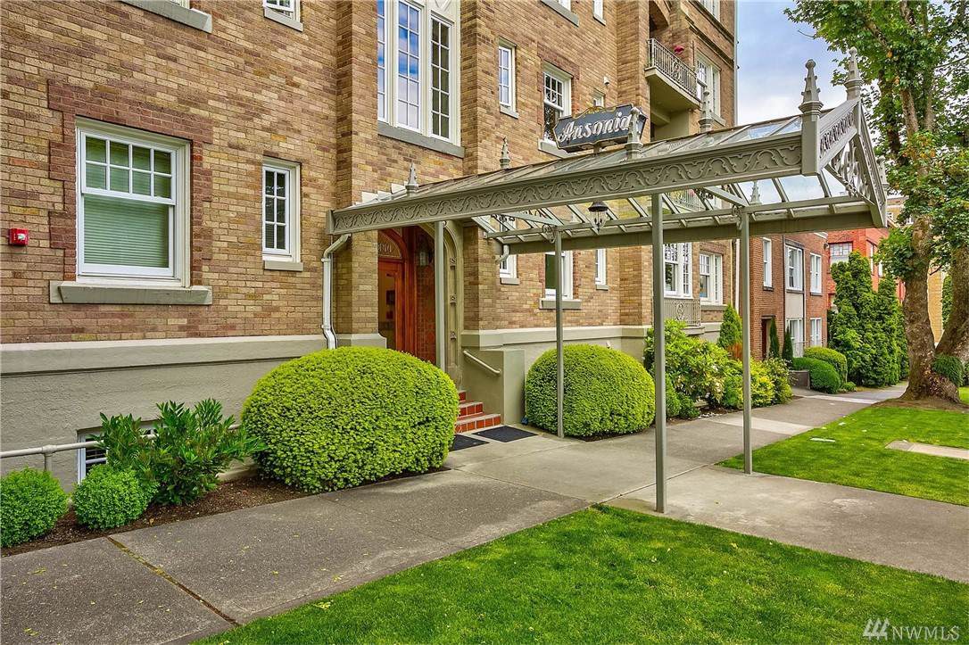219 Tacoma Ave - Photo 1