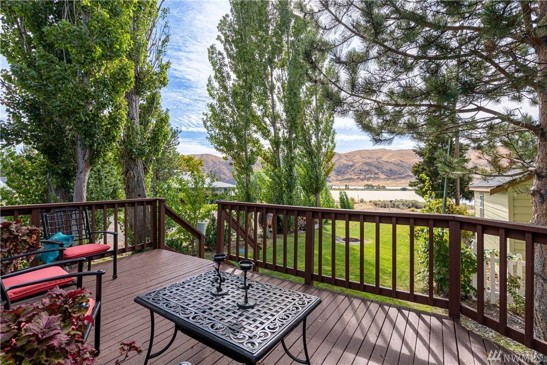 884 Orchard Dr - Photo 1