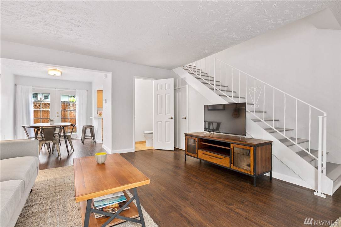 3311 Redwood Ave - Photo 1