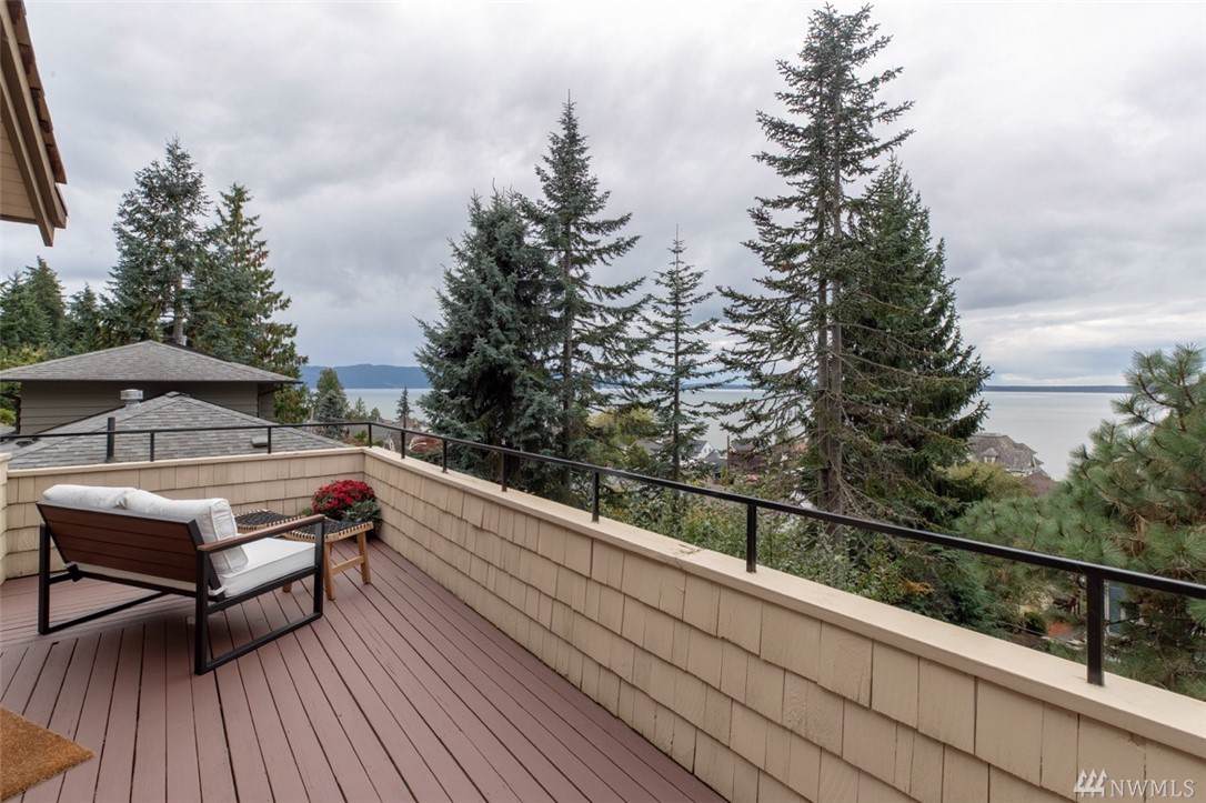 151 Garden Terr - Photo 1