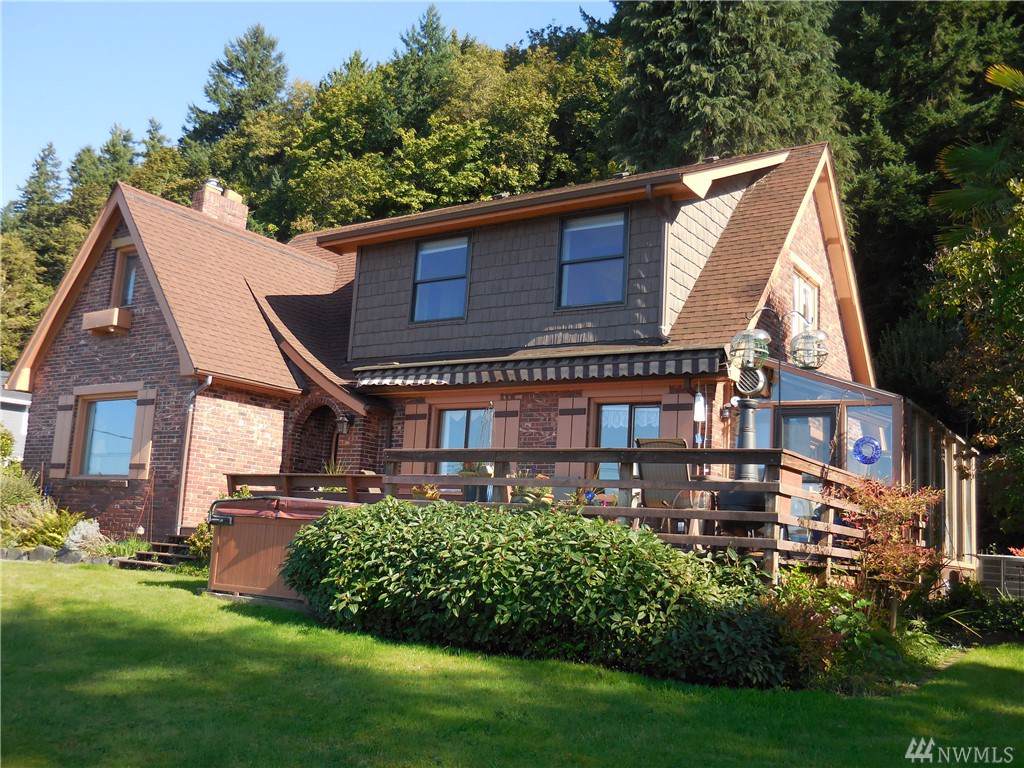 2305 Beach Dr - Photo 1