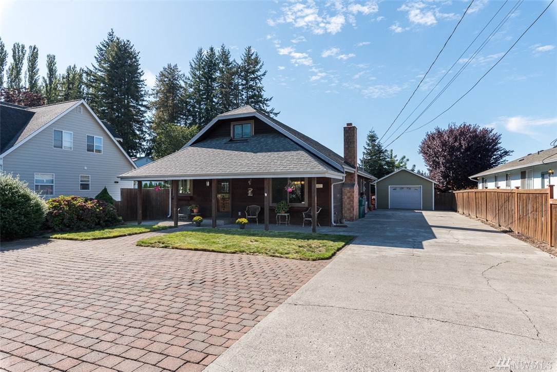 1061 Alder Ave - Photo 1